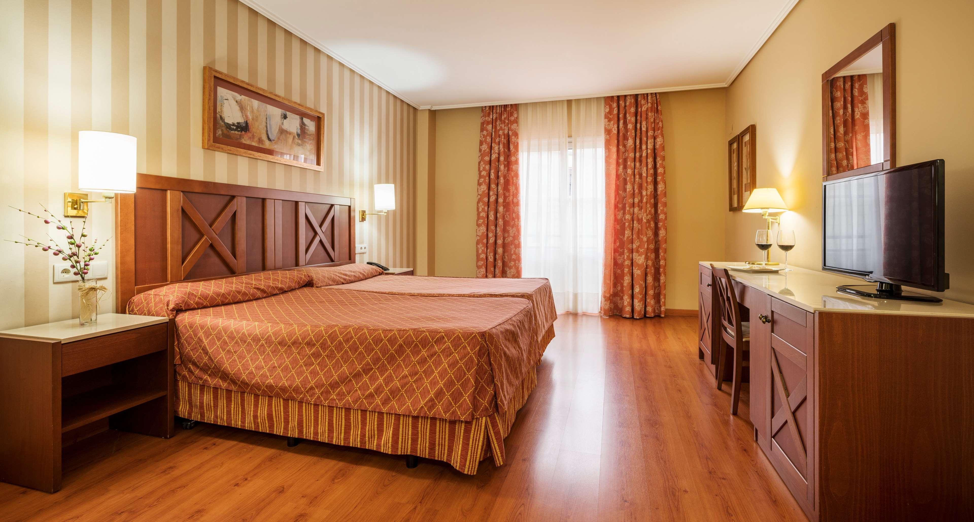 סן חואן דה אזנלפארצ'ה Ilunion Alcora Sevilla מראה חיצוני תמונה A room at Hotel Porta del Sol