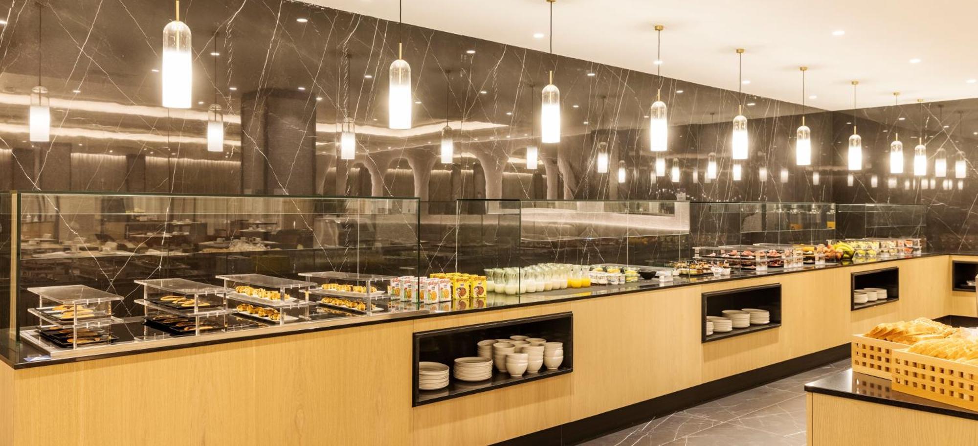 סן חואן דה אזנלפארצ'ה Ilunion Alcora Sevilla מראה חיצוני תמונה Breakfast buffet at the hotel